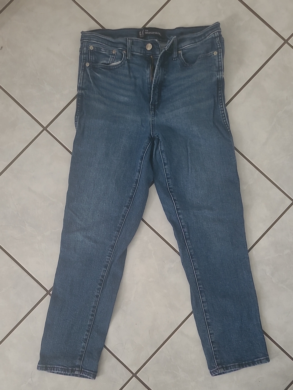 GAP Women’s Straight Leg Denim Jeans in Medium Blue